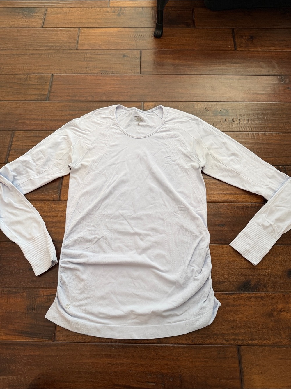 Athleta Women’s Long Sleeve Crew Tee in light blue size medium